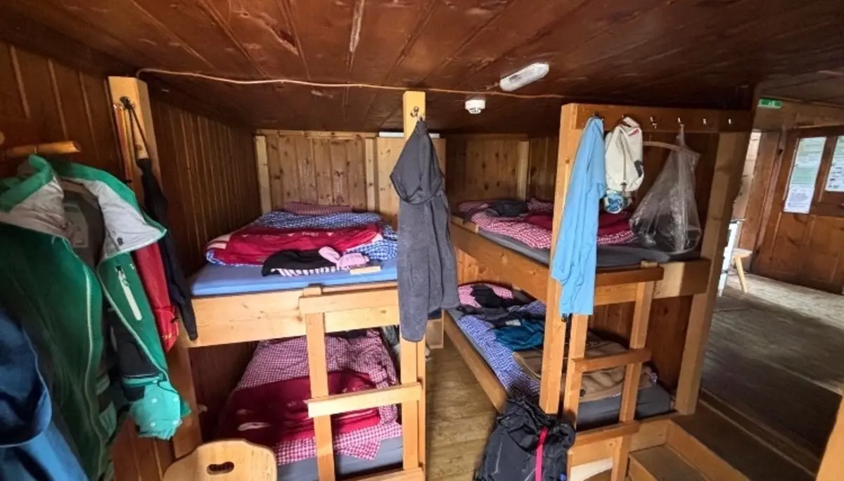 Viel Platz ist hier nicht: das Schlafzimmer für das Hüttenteam. | © Frank Schumann