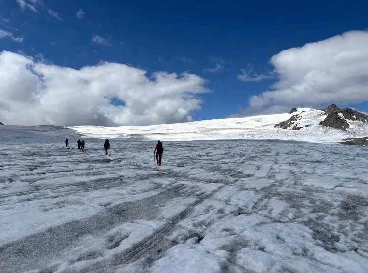 Der Aufstieg zur Rauhekopfhütte über den Gepatschgletscher. | © Frank Schumann/Sektion Frankfurt am Main des DAV