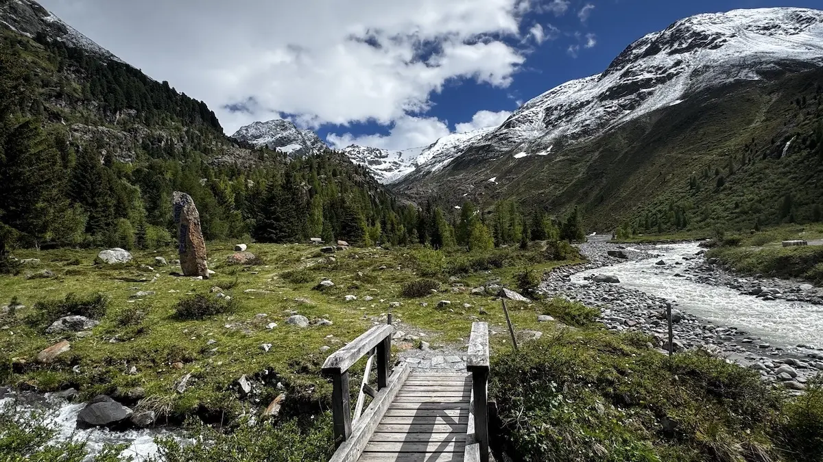 Blick vom Gepatschhaus zur Rauhekopfhütte. | © Foto Helmut Schgeiner