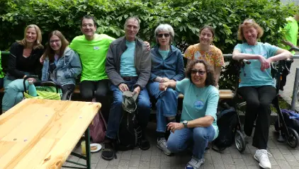 vlnr Martina, Janina, Boris, Georg, Thea, Christine, Valentina, vorne Ute L, Paraclimbing Wettbewerb in Karlsruhe 2025 | © Ute Biedermann