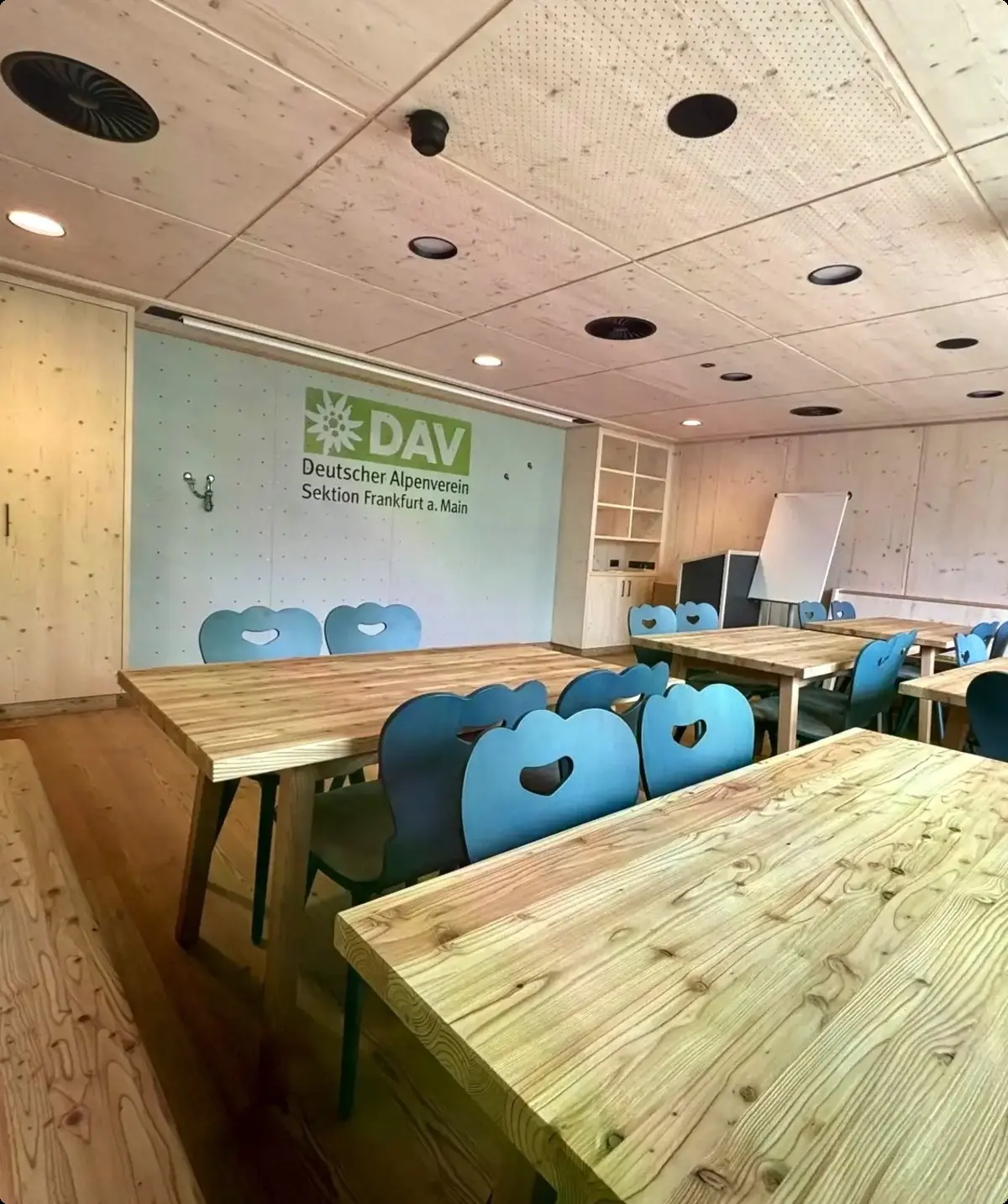 Der Seminarraum im Gepatschaus, modern ausgestattet. | © Sektion Frankfurt am Main des DAV