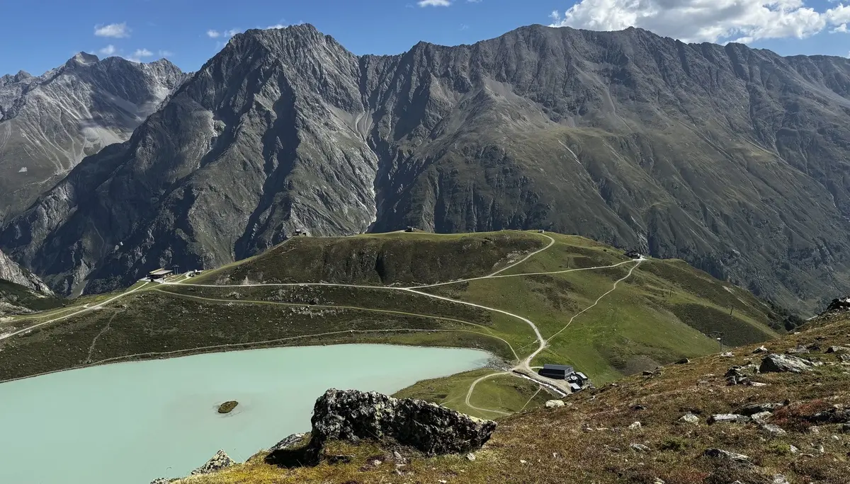 Die Riffelseehütte ist der perfekte Ausgangspunkt für ganzjährigen Bergsport. | © Helmut Schgeiner