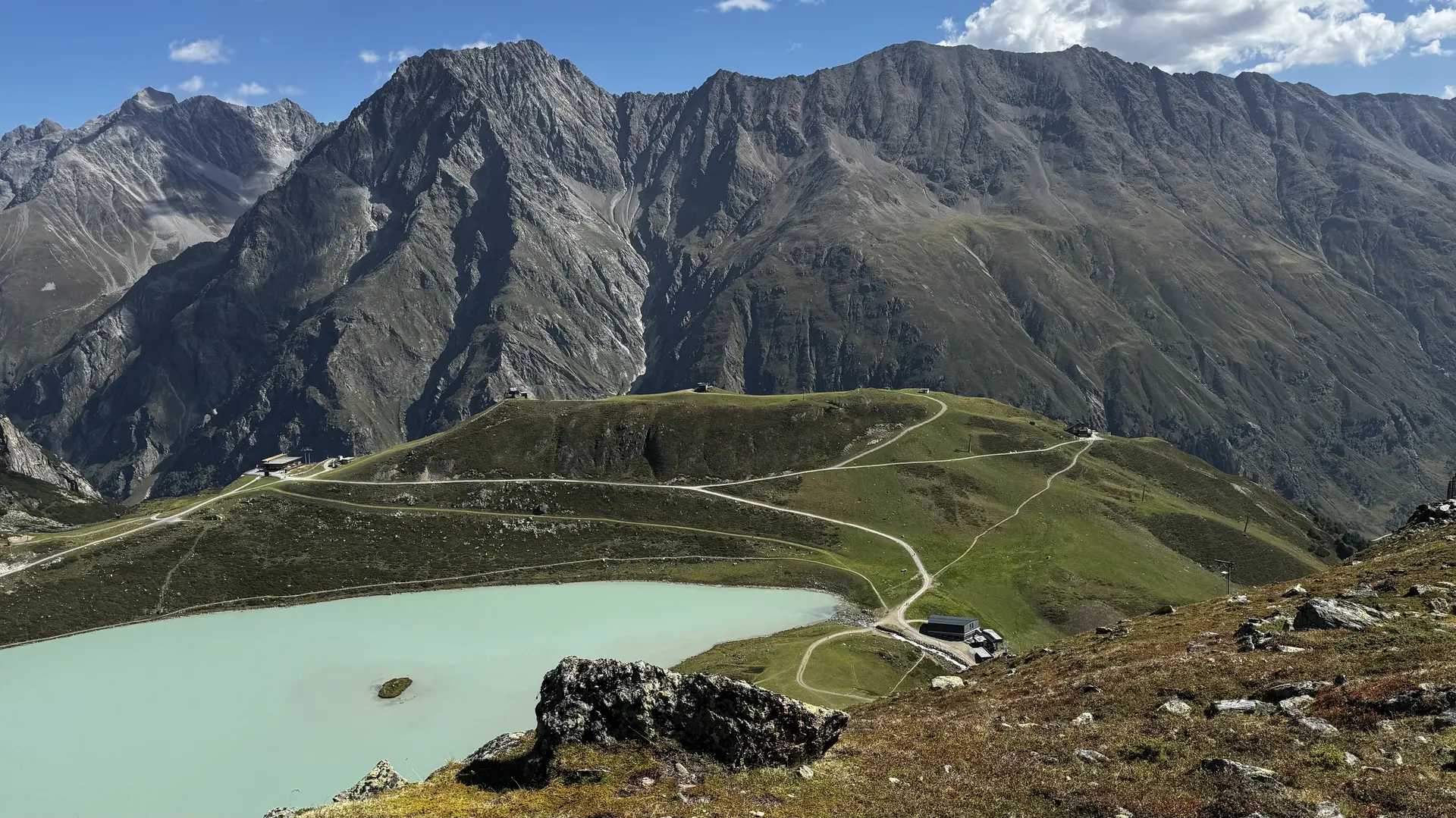 Die Riffelseehütte ist der perfekte Ausgangspunkt für ganzjährigen Bergsport. | © Helmut Schgeiner