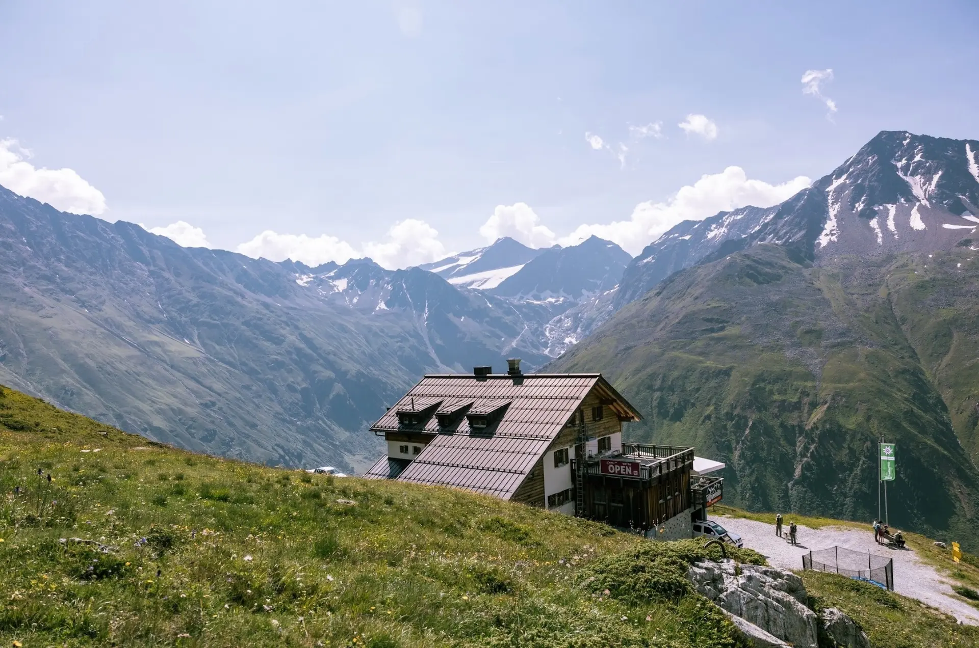 Ein Paradies für Bergsportler_innen. Die Riffelseehütte im Sommer. | © Tourismusverband Pitztal