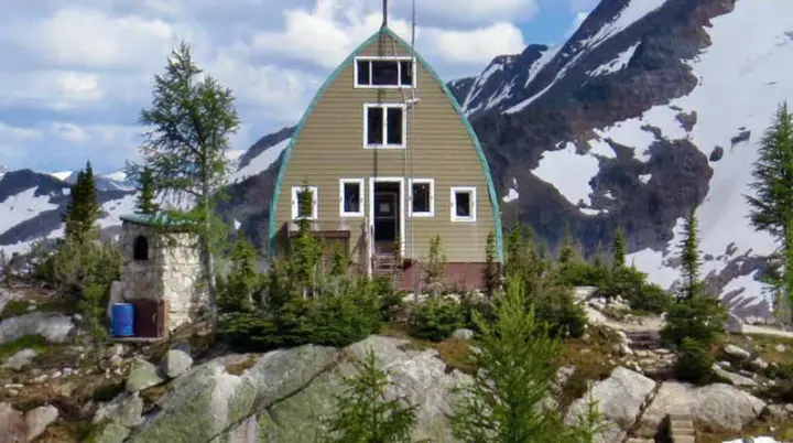MainBERG Magazin | © Conrad Kain-Hütte, Kanada (Foto: Jürgen Bierbaum)