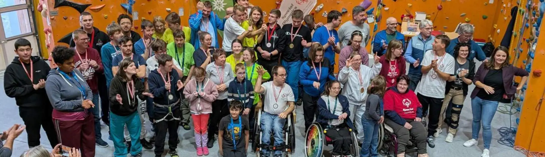 Die Teilnehmenden beim Special-Olympics-Kletterwettbewerb in Fulda | © DAV Fulda/Julian Enders