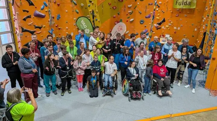 Die Teilnehmenden beim Special-Olympics-Kletterwettbewerb in Fulda | © DAV Fulda/Julian Enders